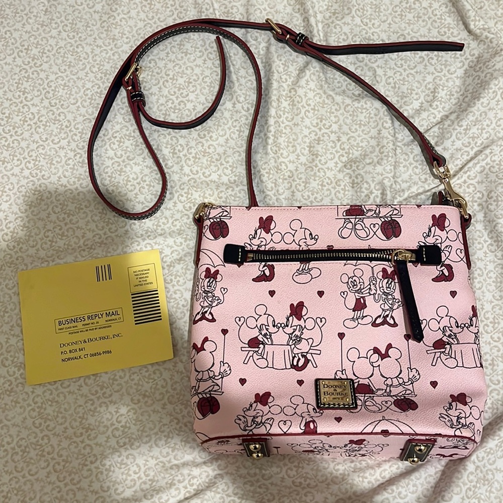 SOLD - Valentines Disney Dooney & Bourke 💗